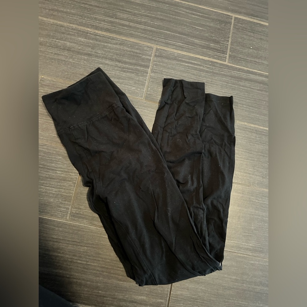 BLACK LEGGINGS